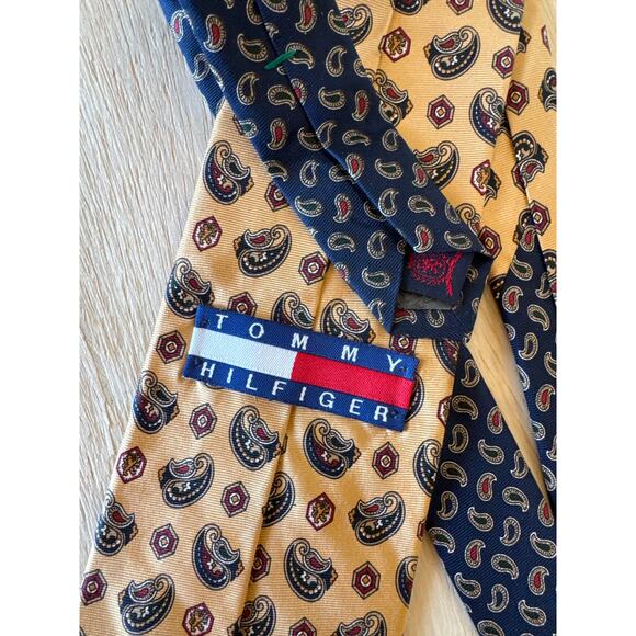 Vintage Tommy Hilfiger USA Made Gold and Navy Paisley Italian Silk Necktie - Picture 2 of 4